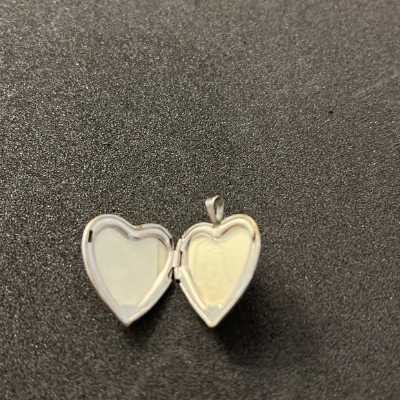 Vintage Silver portrait heart pendant/inscribed grandma/ stamped 925 - Picture 3 of 3